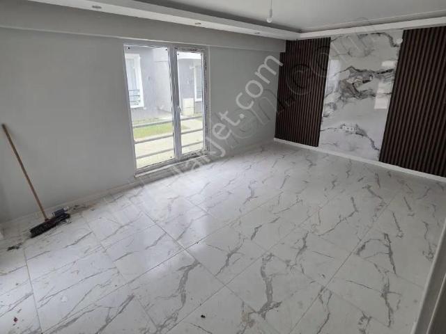 Yeni Mahallede Satılık 3+1 Geniş Ve İskanlı Daire