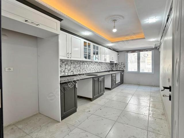 Yeni Metro Projesine Yürüme Mesafesinde Sıfır 3+1 Daire
