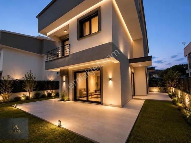 Yenişakran Sayfiye Mah. Satılık 4+1 Geniş Bahçeli Villa