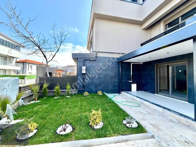 Yenişakran Sayfiye Mah. 3+1 Geniş Bahçeli Denize Komşu Villa