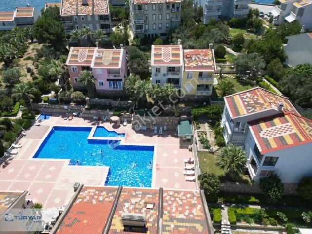 Yenişakranda Çolakoğlu Sitesinde Satılık Havuzlu Villa