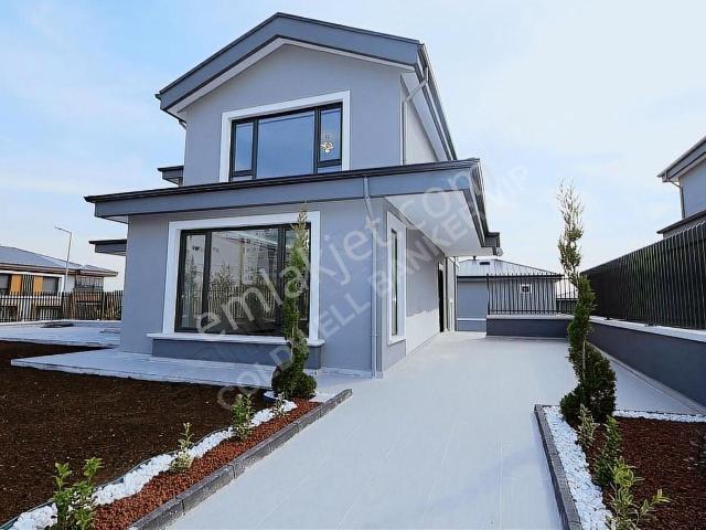 Yeni Bağlıcada 4+1 Satılık Site İçinde Lüx Sıfır Villa