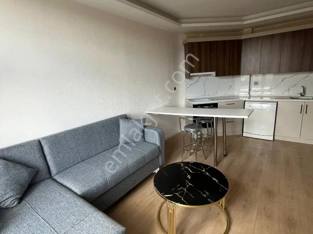 Yeni Bağlıcada Full Eşyalı 1+1 Kiralık Daire