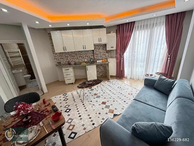YENİ BİNA 1.KAT FULL SIFIR EŞYALI 32 BİN KİRAGETİRİR İSKANLI 1+1