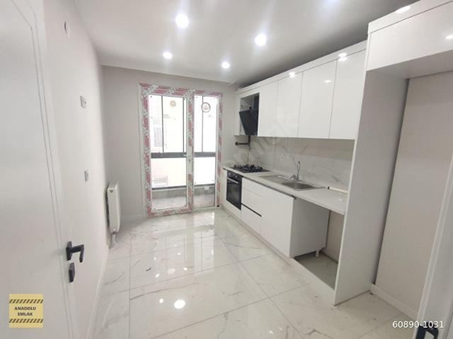 Yeni binadan kiralık 3+1 ebeveyn banyolu kapalı otoparklı daire