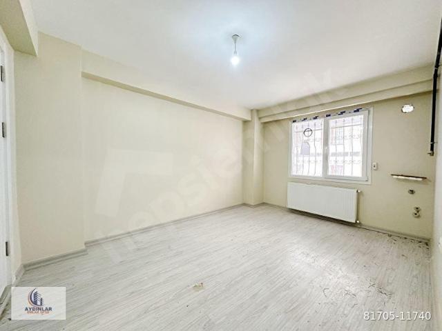YENİBOSNA MERKEZ CAMİ YAKINI SATILIK 1+1 DÜZ GİRİŞ DAİRE