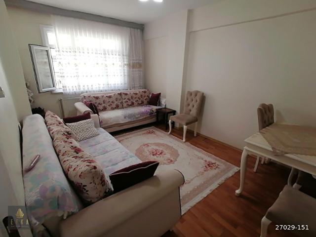 YENİBOSNA AHMET YESEVİ CADDESİNDE İKİ KAT EKSİĞİ OLAN BİNADA SATILIK 2+1 80 m2 DAİRE