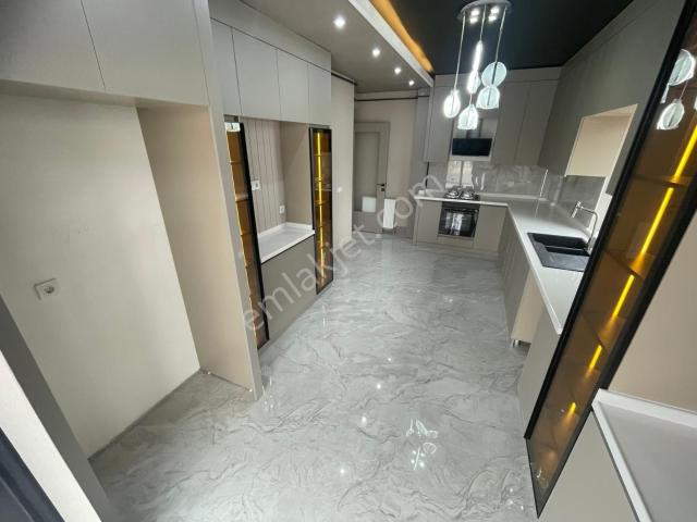 Yeni Cimşit Mah. 3+1 130m2 Asansörlü G.odalı E.banyolu Sıfır