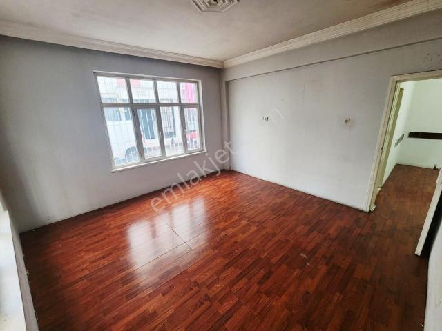 Yeni Dogan Mahallesinde İci Temiz Satılık Daire