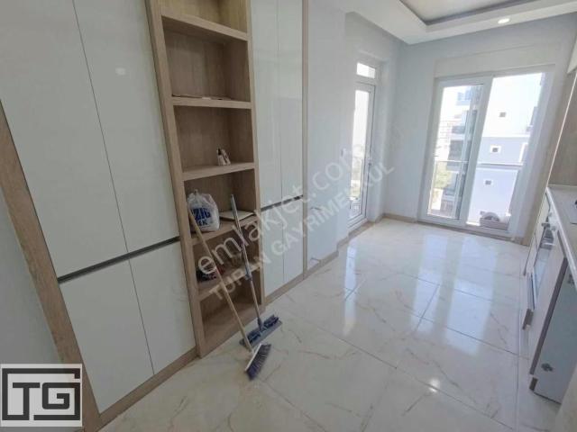 Yeni Şehir Hastanesine Yürüme Mesafesinde Havuzlu 2+1 Kiralık
