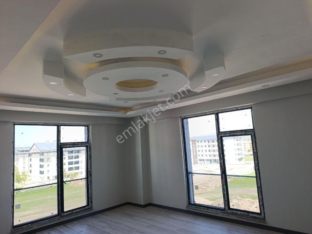 Yenişehir Mahallesi'nde Kiralık Arakatta Lüks Sıfır 2+1 Daire