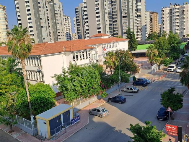 Yenişehir Sosyete Pazarı 3+1 Okul Karşısında