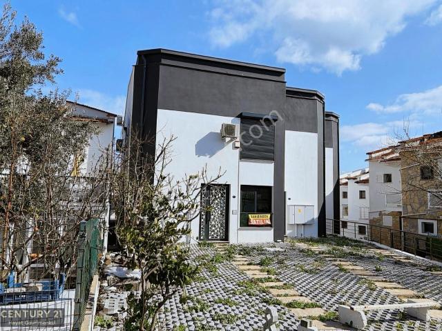 Yeni Foça Burunucu'nda Plaja Yakın Satılık 2+1 Daire
