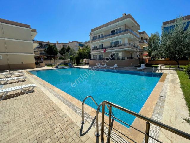 Yeni Foça Merkez Eftelya Sitesi Geniş Tip Ara Kat 3+1 Daire