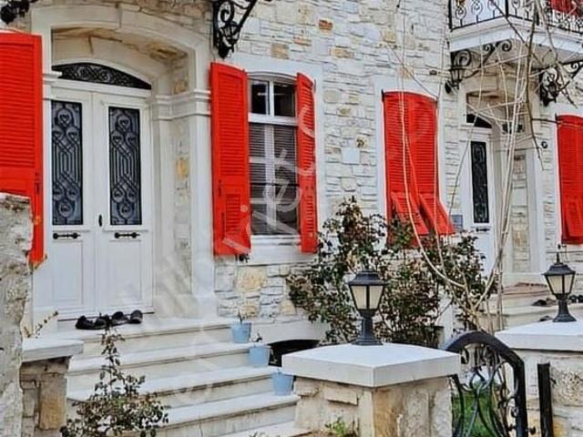 Yeni Foça Satılık Tarihi Rum Evi taş Ev