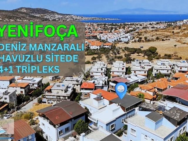 Yeni Foça'da Deniz Manzaralı Havuzlu Sitede 4+1 Tripleks