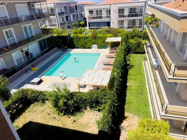 Yeni Foçada Havuz Ve Doğa Manzaralı 3+1 Kiralık Daire