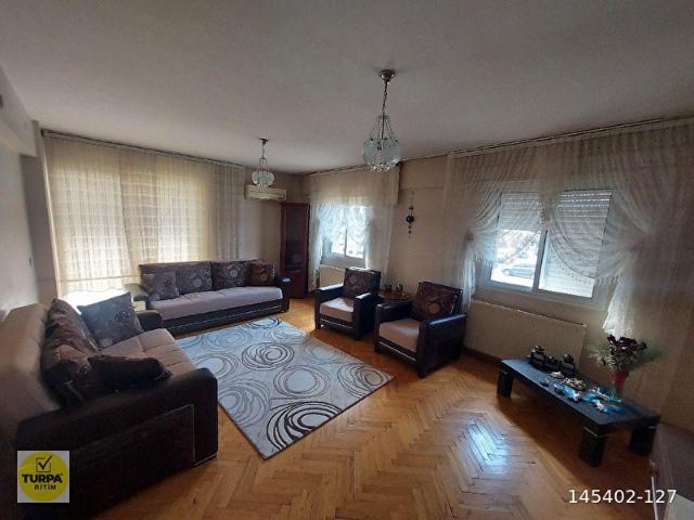 YENİ GİRNE CADDE CEPHELİ KAP. MUTFAKLI SATILIK GENİŞ 3+1 DAİRE!