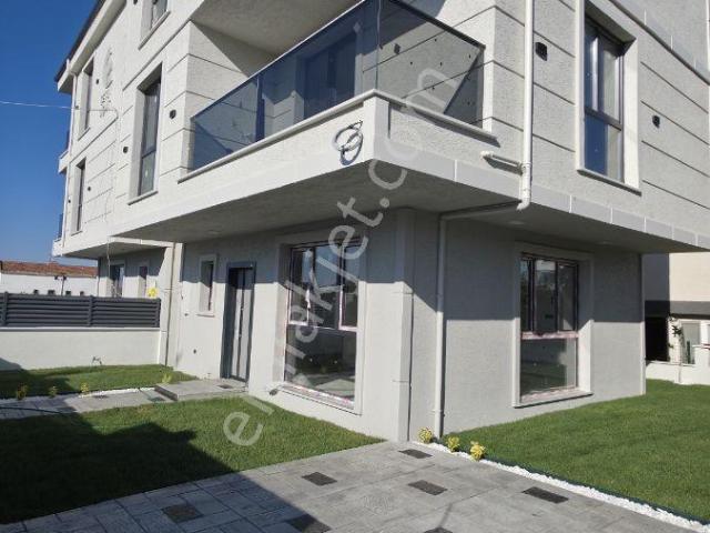Yeniçiftlik Altıntarlada 4+1ultra Lüks İskanlı Cadde Cephe Villa
