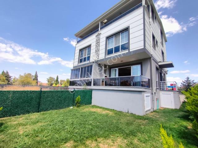 Yeniçiftlik'de Merkezi Konumda Bahçeli 4+1 Yazlık Villa#kartal#