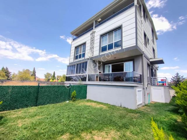 Yeniçiftlik'de Merkezi Konumda Bahçeli 4+1 Yazlık Villa#kartal#