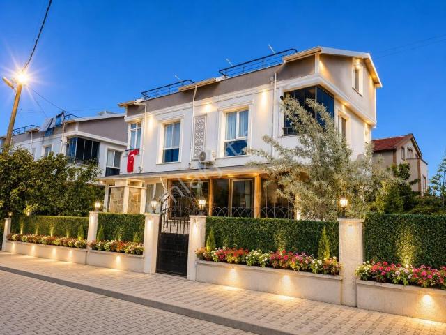 Yeniçiftlikte Geniş Caddeye Cephe Masrafsız Bahçeli Yazlık Villa