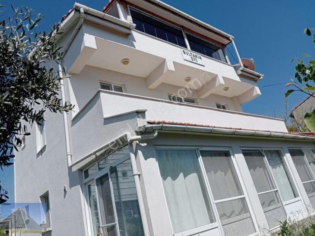 Yeniçiftlikte Satılık Triblex Villa