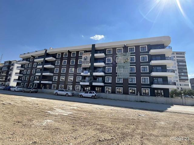 YENİKENTTE CADDE'YE BİR PARSEL SIFIR 2+1 DAİRE