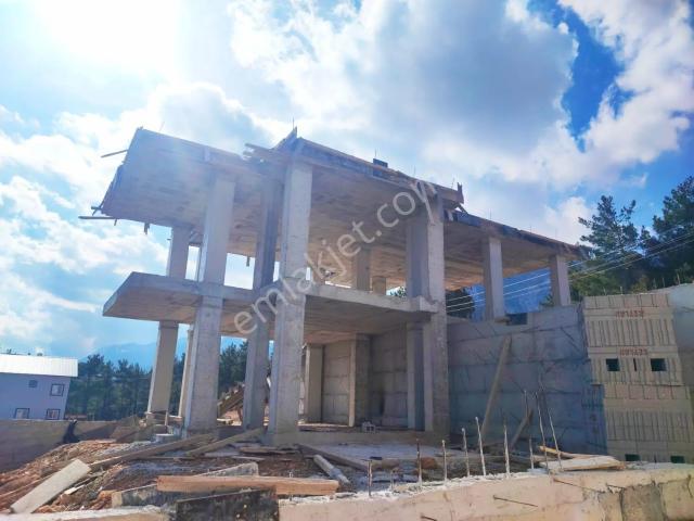 Yeni Konacık Efe Sitesi Altında Satılık 4+1 Kaba İnşaat Müstakil Ev
