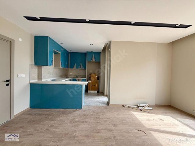 YENİKÖY'DE CADDEYE YAKIN KİRALIK EBEVEYN BANYOLU SIFIR 2+1 DAİRE