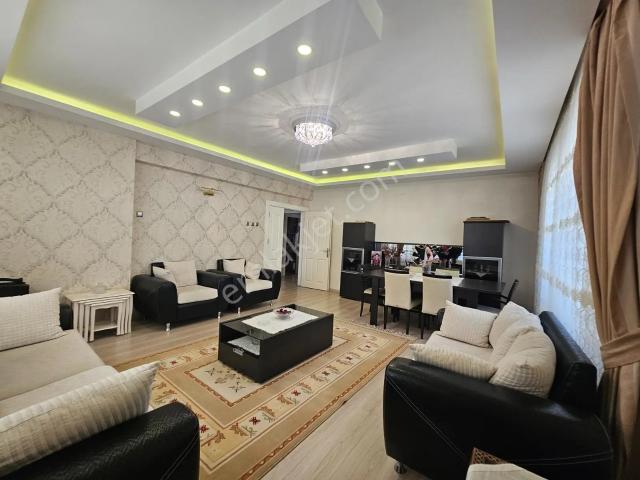 Yeni Rota Emlaktan Merkezi Konumda Ultra Geniş 4+1 Daire
