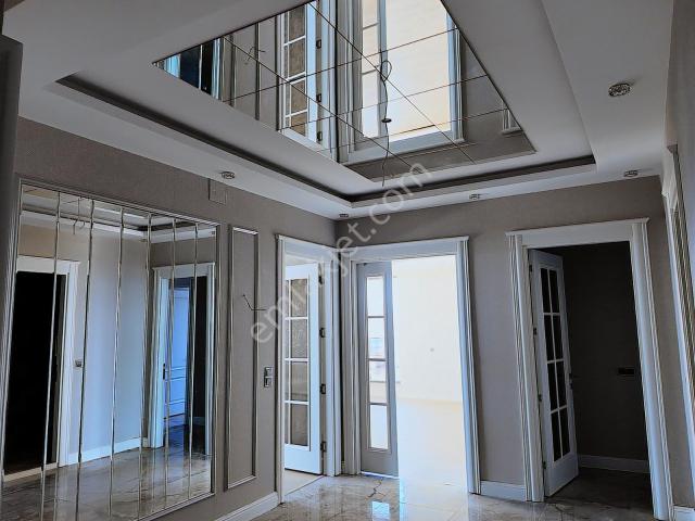 Yeni Rota'dan Şehir Manzaralı Geniş 5+1 Lüks Daire