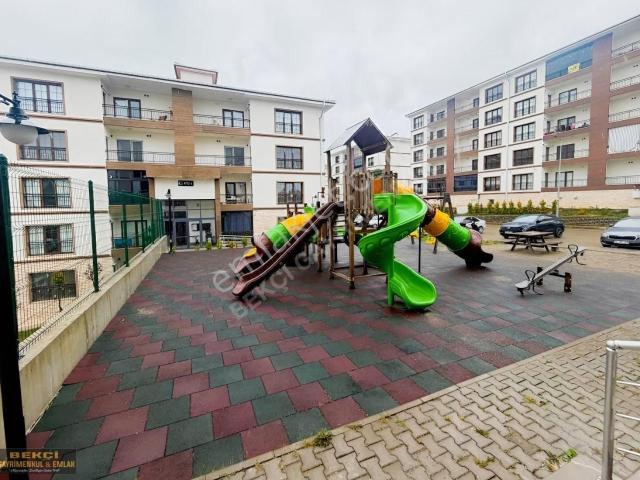 Yeni Tokiler'de 3+1 Ebeveyen Banyolu Kiralık Daire