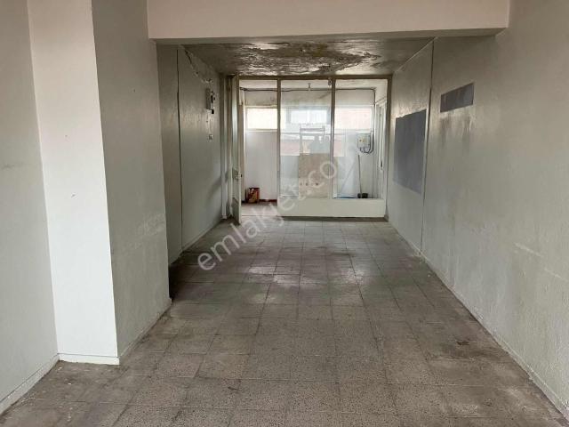 Yenicami Yanında Atabarut Pasajı İçerisinde 33 M2 Kiralık Dükkan