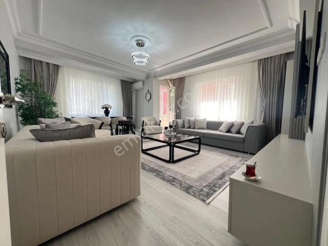 Yenibosna Zafer Mahallesinde Butik Site İçinde Satılık 3+1 Daire Kapalı Otoparklı