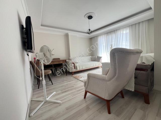 Yenibosna Zafer Mahallesinde Satılık 3+2 Dubleks Daire 5 Yaşında