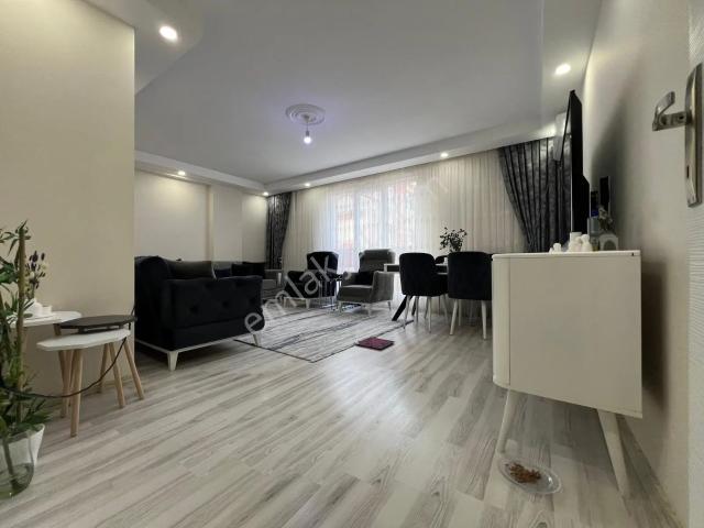 Yenibosna Zafer Mahallesinde Satılık 3+2 Dubleks Daire 5 Yaşında Tek Daire Üzerine