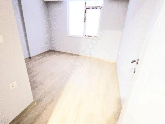 Yenibosnada Yeni Dıfır Binada Güzel Yüksek Giriş