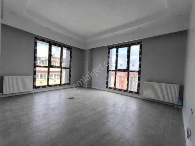 Yenibosnada Otoparklı 2+1 Geniş Kullanışlı Daire