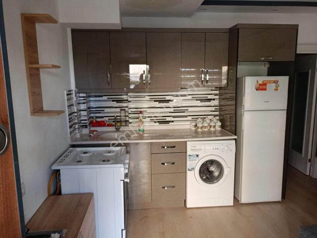 Yenigünde Satılık Mevlana Caddesine Yakın Eşyalı 1+1 Giriş