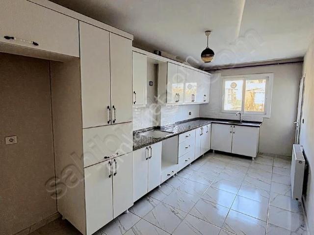 Yenidoğan Mah İstiklal Okul Yanı Kiralık 3+1doğalgaz Geniş Daire