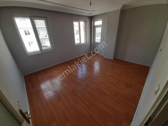 Yeniemekte Firsat Daire 2+1 Herseyi Ayri Katta Daire