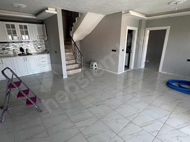 Yenifoça da Panoramik Deniz Manzaralı Havuzlu Lüks 4+1 Villa