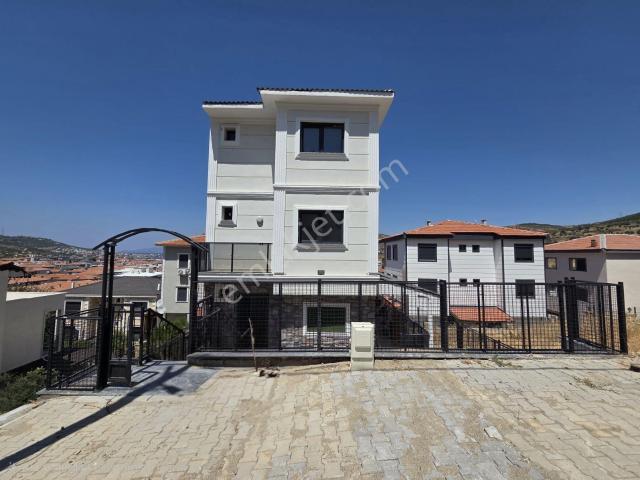 Yenifoça Narezen'de Full Deniz Manzaralı Satılık 4+1 Tripleks