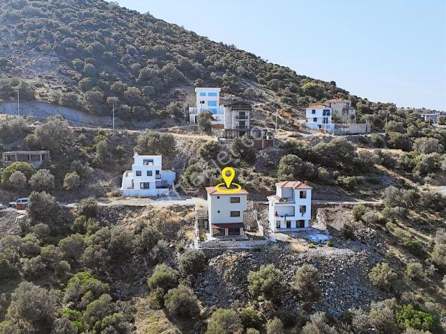 Yenifoça Sazlıcada Sıfır Tripleks Villa