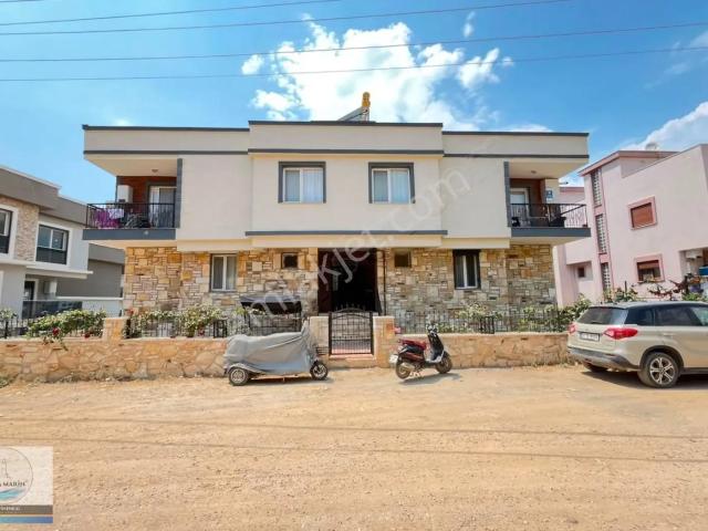 Yenifoça'da Aydınlık, Geniş Ve Teraslı Satılık 2+1 Daire