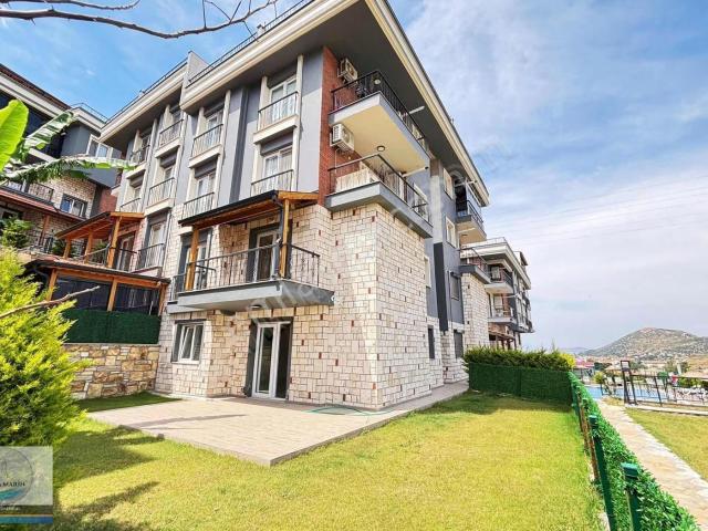Yenifoça'da Butik Site İçinde 3+1 Bahçeli Dubleks Daire
