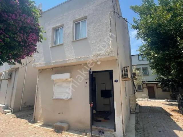 Yenifoça'da Denize 40 M Mesafede Satılık 2+1 Dubleks Villa