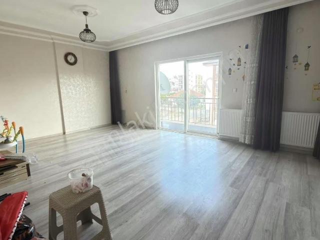 Yeniköy Merkezde Satılık 3+1 Daire Ebeveyn B.&d.gazlı