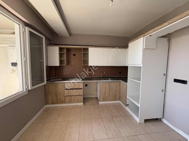 Yeniköy Mezaerlıgı Karşısındaa 5 Yaşında 2+1 90m2 Acil Kupon!